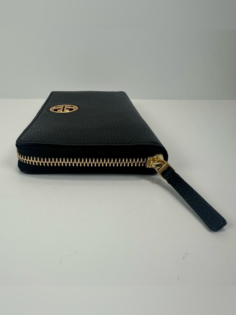 Tory Burch Black Pebbled Leather Zip Around Wallet Gold Logo Classic NWOT - Picture 12 of 15